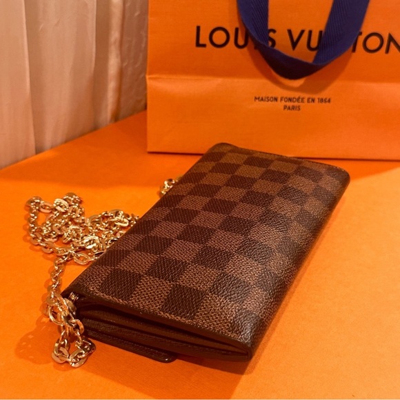 💯% Authentic Louis Vuitton Damier Ebene International Wallet✨ - Picture 2 of 10